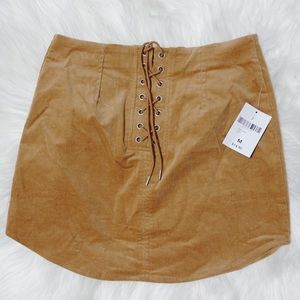 Tied mini skirt